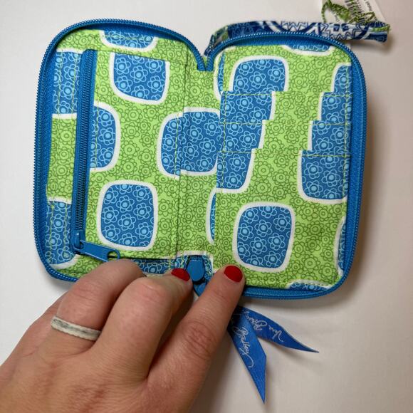 Vera Bradley Doodle Daisy Floral Print All In One Wristlet Wallet NWT - Picture 3 of 5
